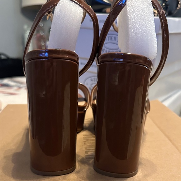 Steve Madden Women's Cognac Patent Platform Heels - Picture 4 of 9